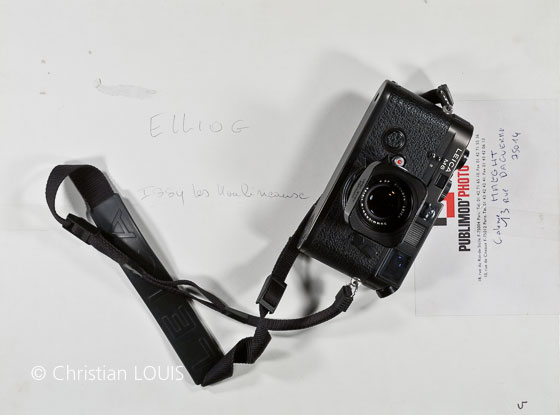 Christian Louis : son Leica M6 et bo&icirc;te de tirages