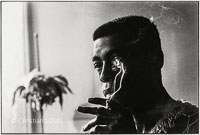 photo d'un homme qui fume